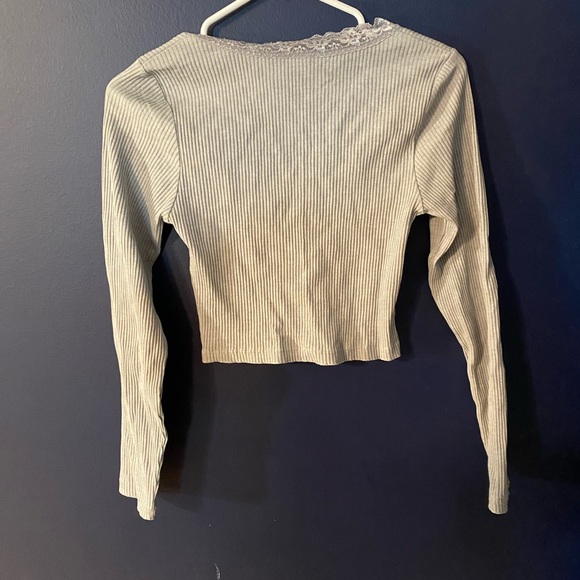 Long Sleeve Scoop Neck Lace Crop Top - Picture 2 of 3